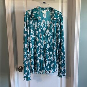 1.4.3. Story by Line Up Teal and White Floral Top